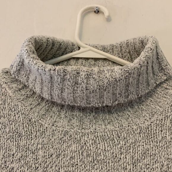Carolyn Taylor cream colored turtleneck sweater Size M - Picture 4 of 6